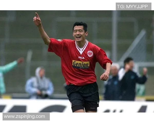 中国华裔足球明星的崛起与影响力探索：从绿茵场到世界舞台的传奇故事